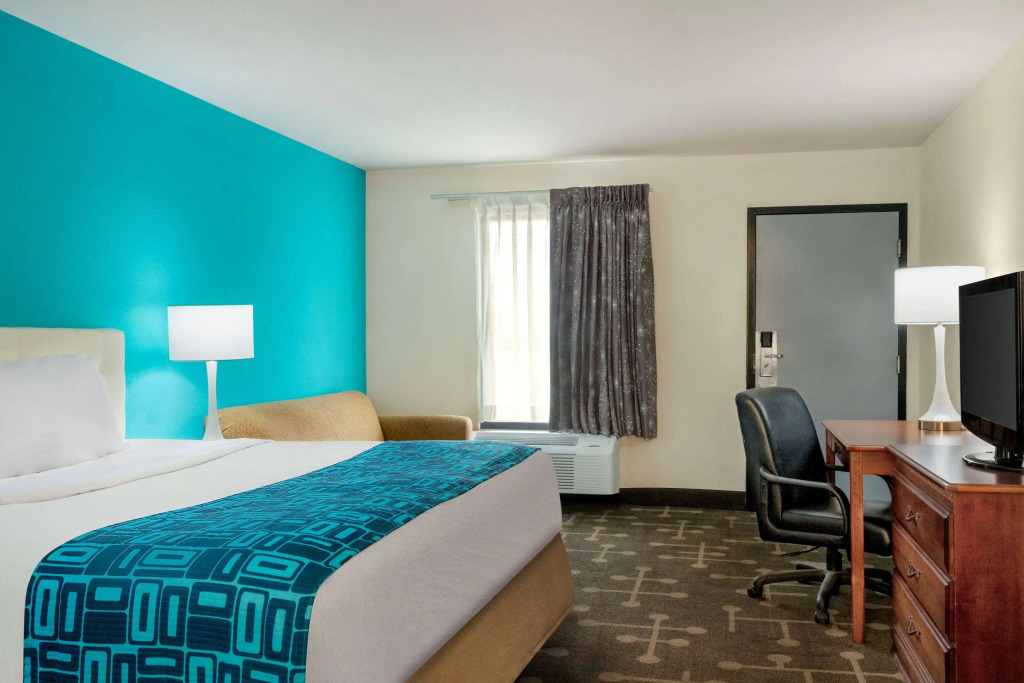 Howard Johnson by Wyndham Chattanooga Lookout Mountain I-24