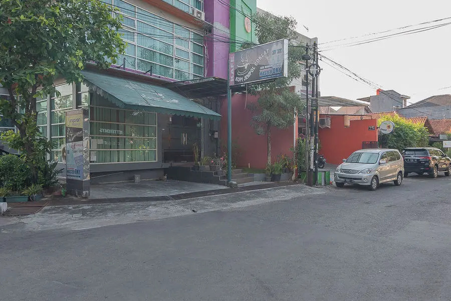 RedDoorz Plus near Undip Pleburan