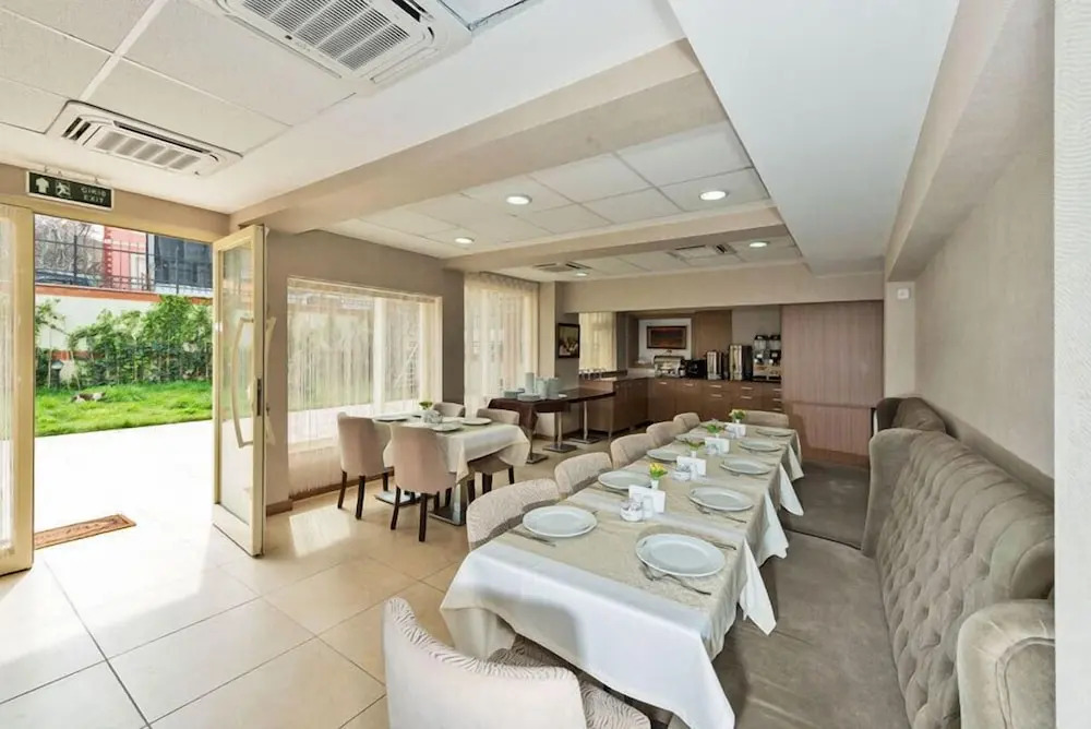 La Garden Hotel