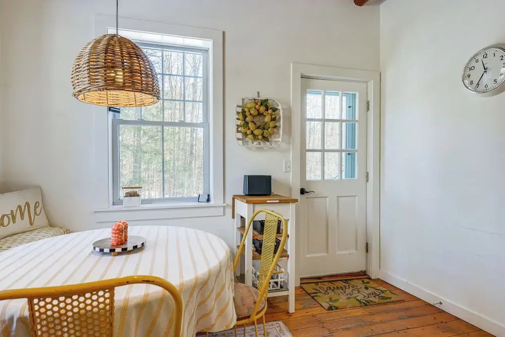 Deck & Fire Pit: Cottage Near Monadnock State Park
