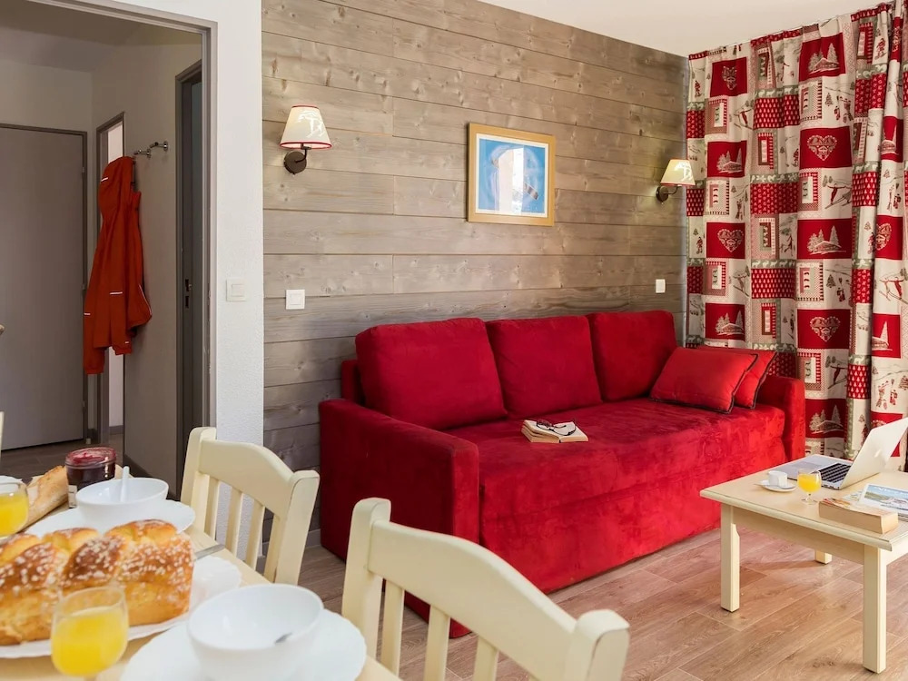 Apartment with a balcony or terrace near the piste