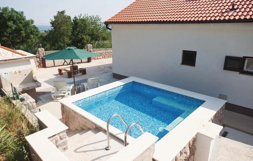Beautiful Apartment in Cesarica With 1 Bedrooms and Outdoor Swimming Pool