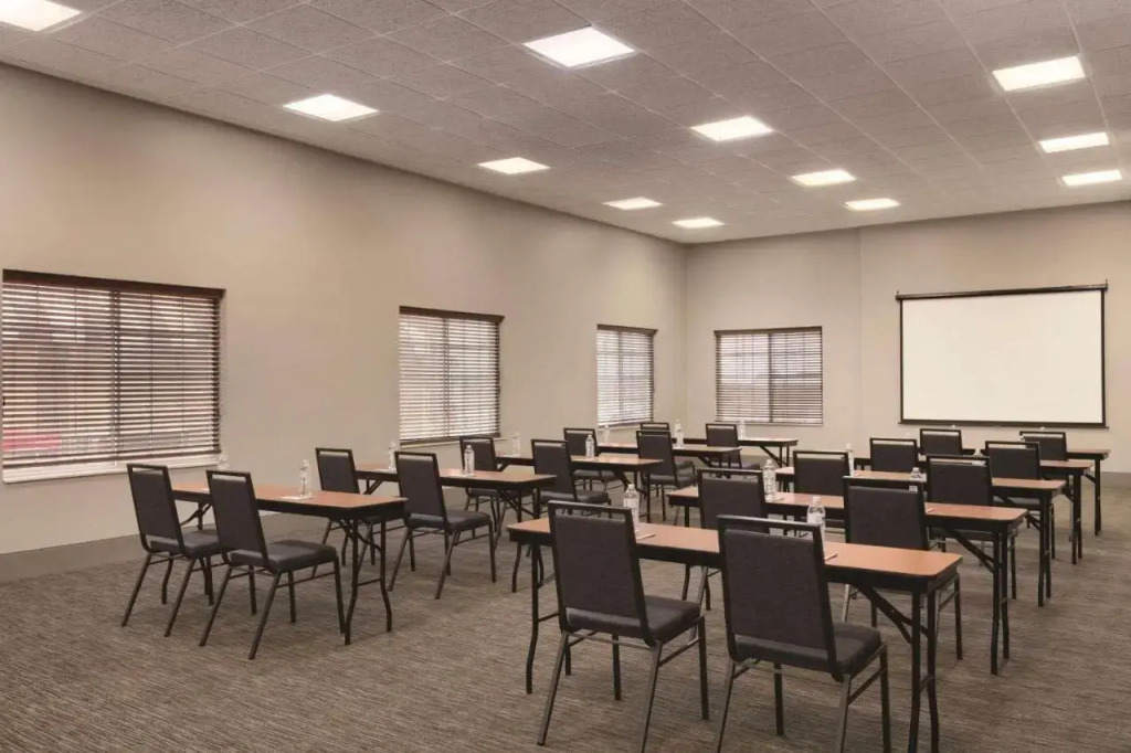 Country Inn & Suites by Radisson, London, KY
