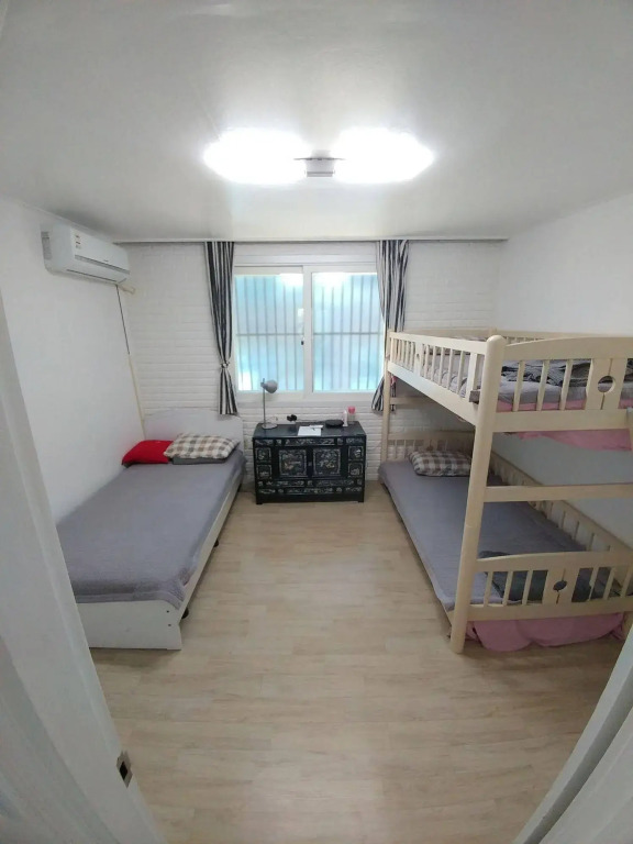 TnE House