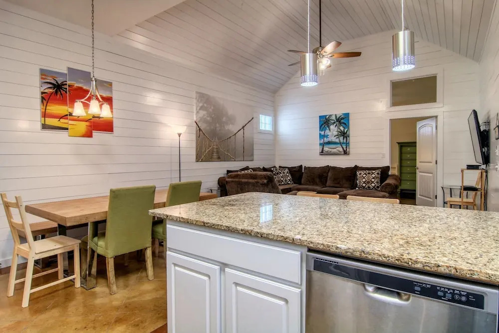 Tropical Paradise Pb209 3 Bedrooms 3 Bathrooms Condo