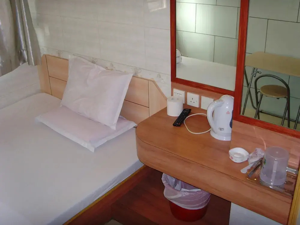 Yue Ka Guest House - 52-54 Argyle Street