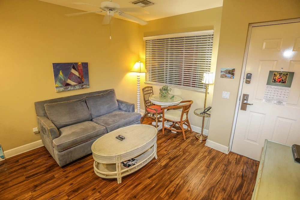 Harbor House 202