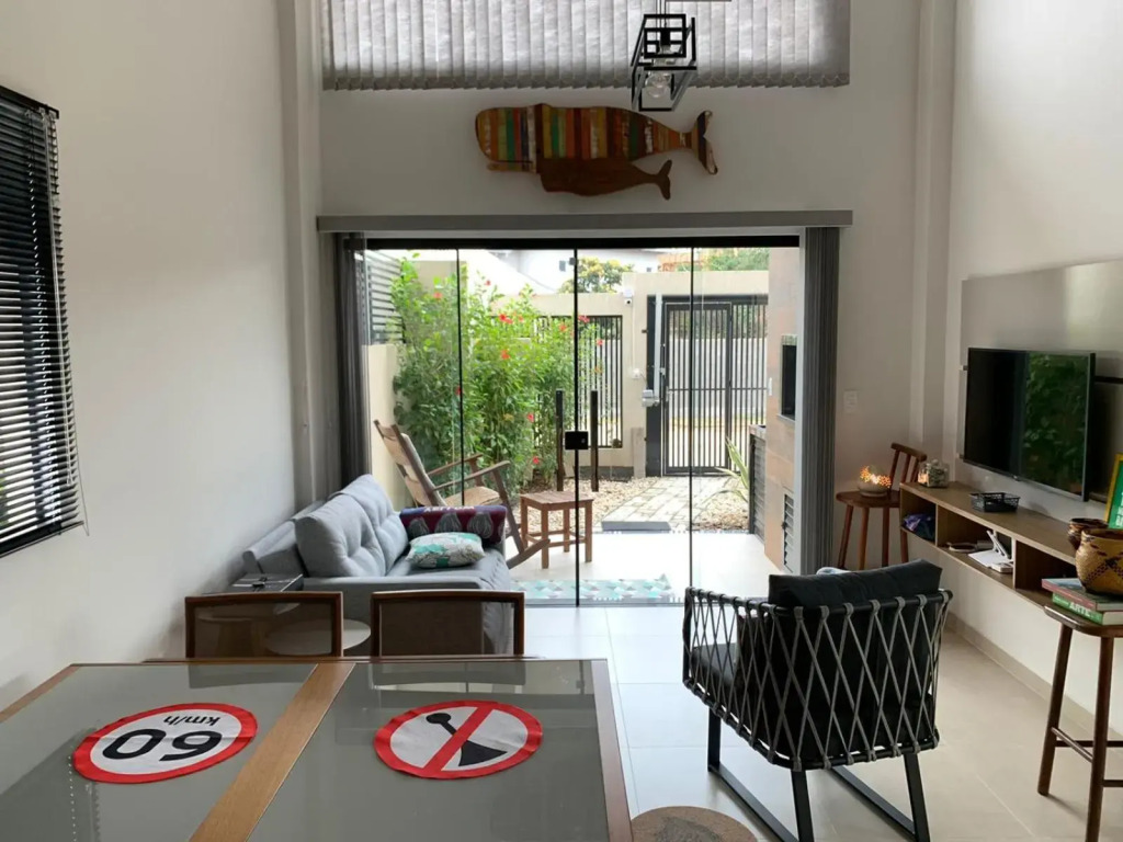 Lindo Apartamento no Mariscal, Bombinhas, com estacionamento e quintal, a 290 metros da praia do Canto Grande!!!