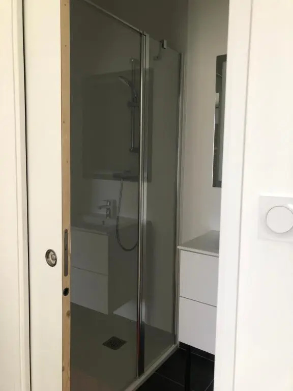Chambre indépendante au Manoir de la Célinais côté jardin