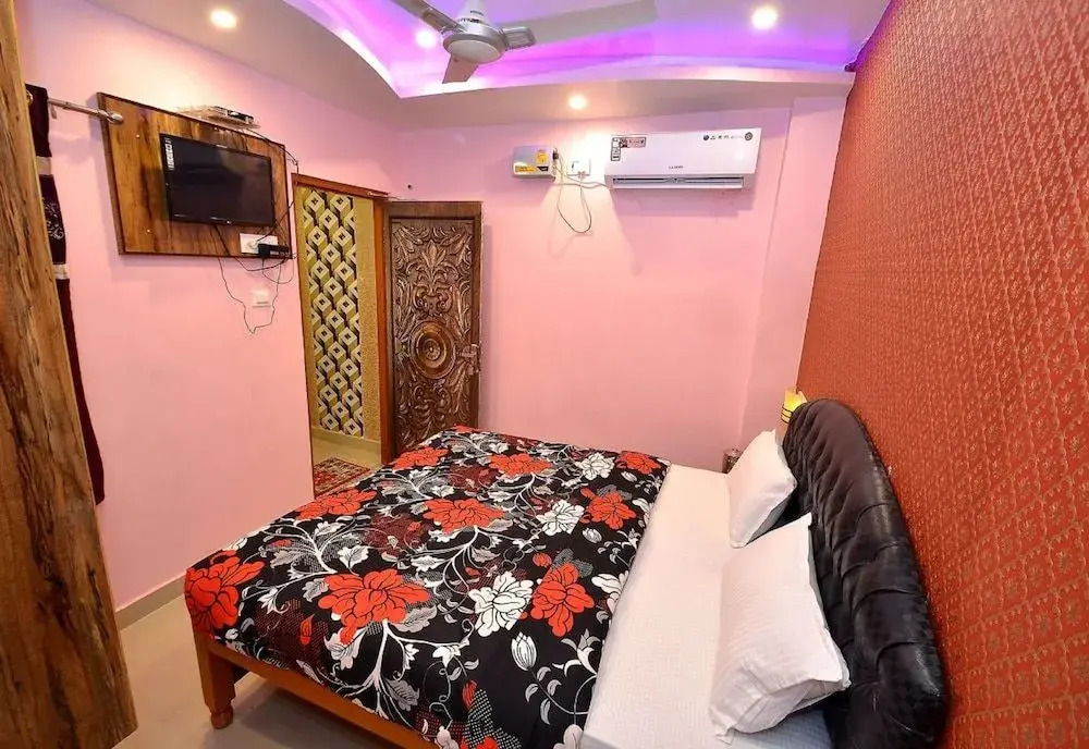 Walkin Shiva P Guest House