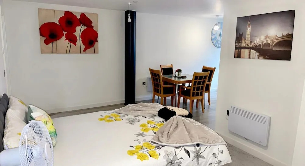 Charming 1-bed Apartment in Bradford City Holiday