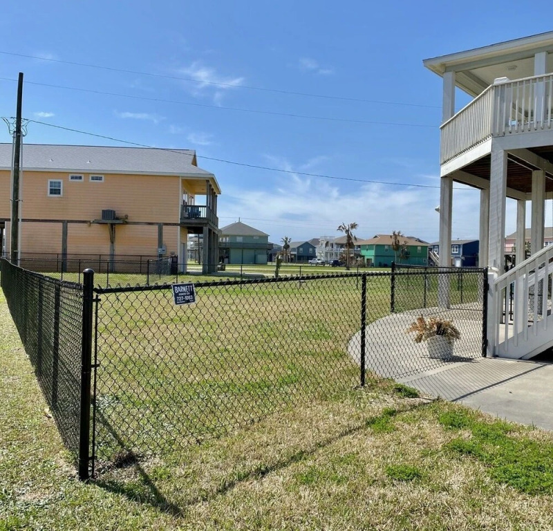 Bienvenu To The Beach 3 Bedroom Home by RedAwning