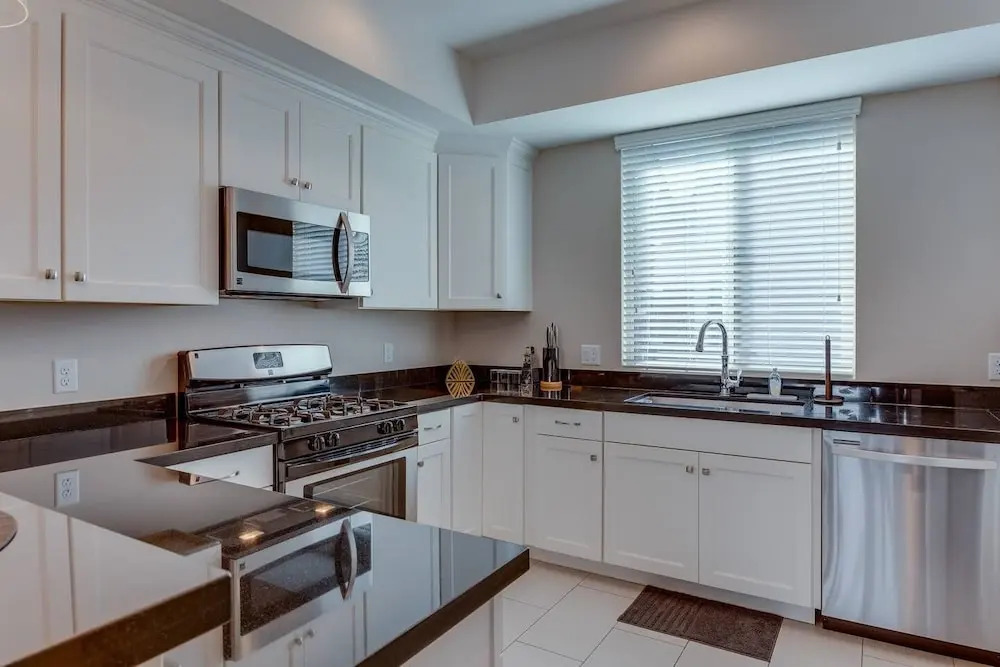 Stunning Home With Access To Pool & Great Location
