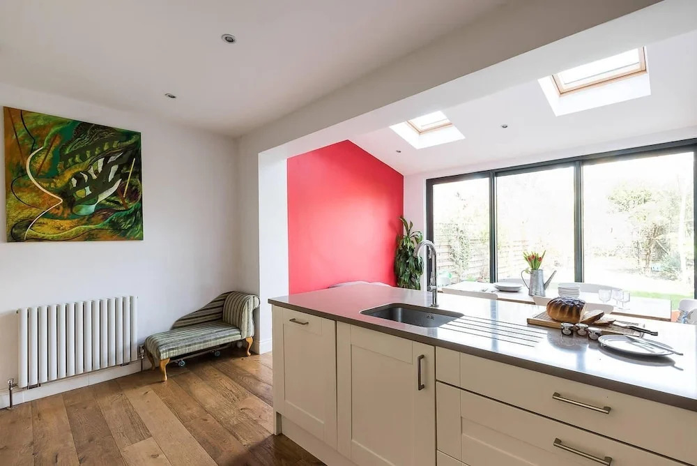 Fabulous 4BR Family Home in East London