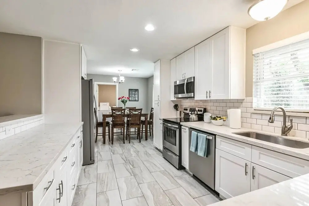 West End in SW Houston, Sleeps 10, Work-cation, King Bd, Pet, High Speed Wifi