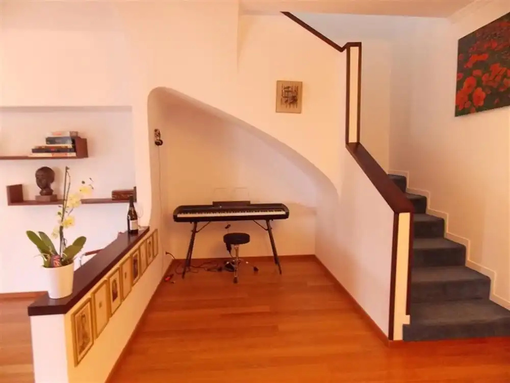 Very Pretty House In Great Location