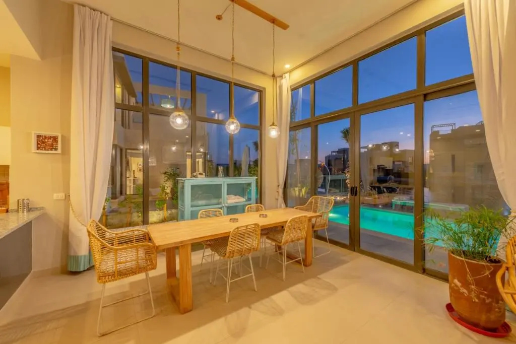 La Casa de Playa Tawila on Island 4BR Private with Heated Pool