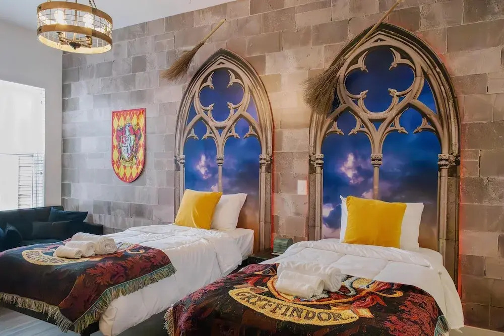 Magical Wizard s Castle 4 BR 2 Miles to Disney