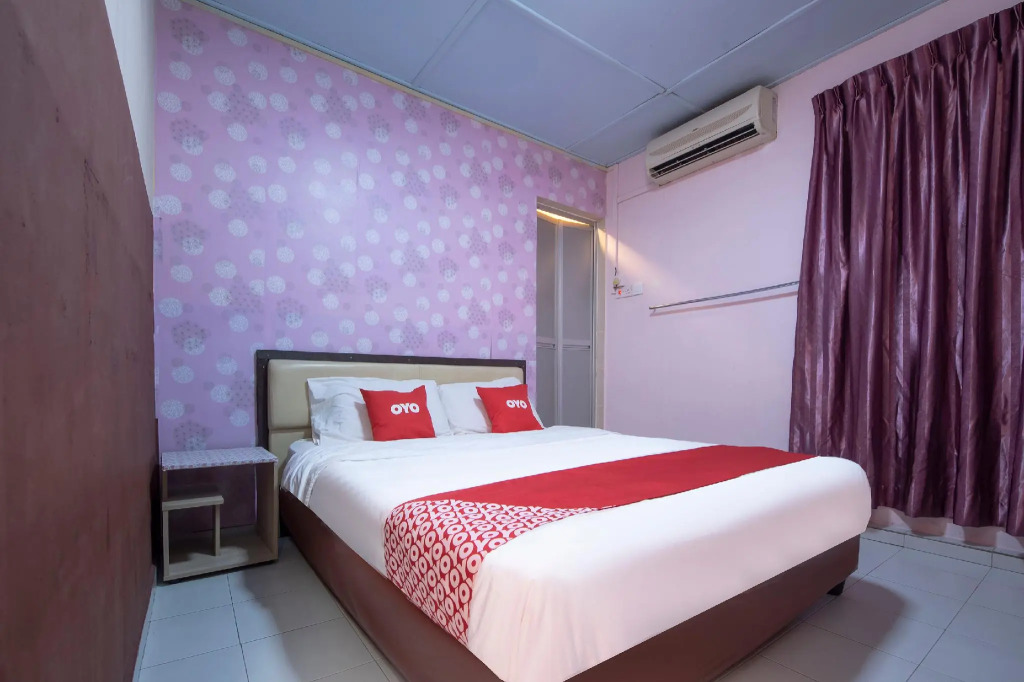 Spot On 90305 Hen Hen Hotel