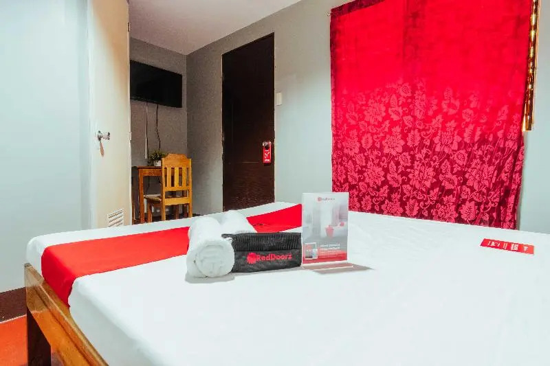 RedDoorz Plus @ Rizal Avenue Palawan