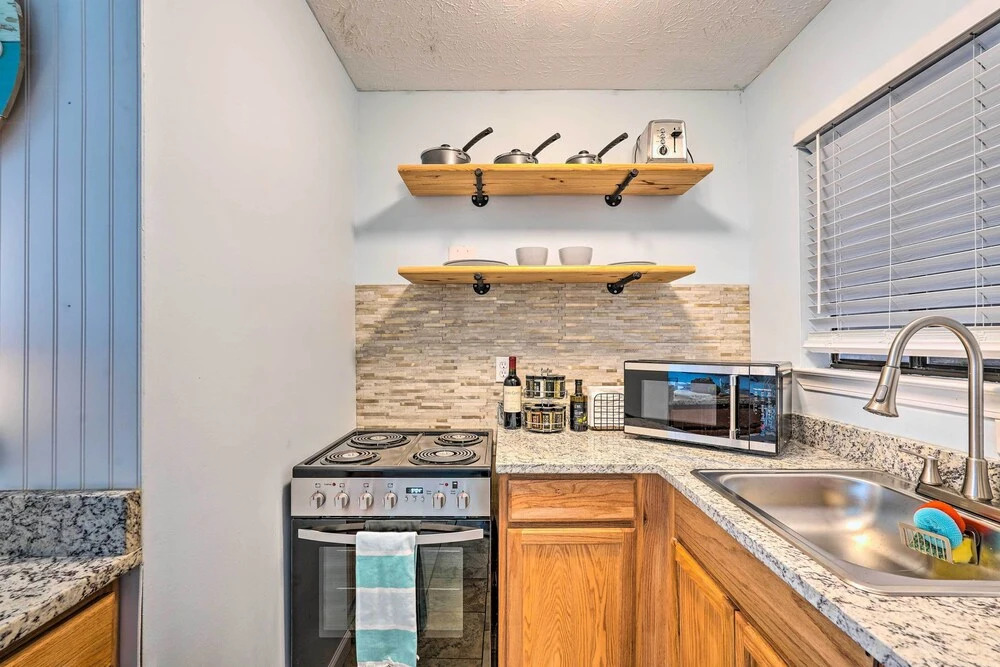 Panama City Beach Studio: Pool Access & Near Beach