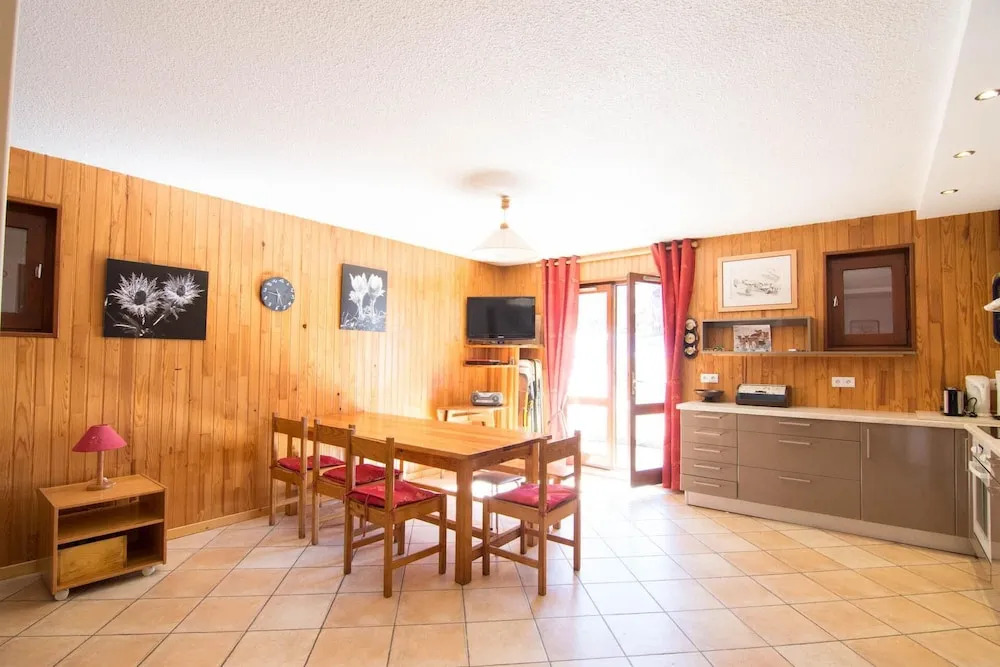 Apartment 4 Rooms 8 People Facing South