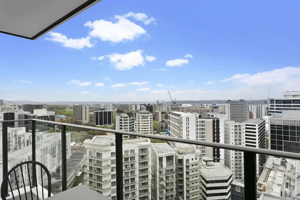 Newly refurbished penthouse apartment w carpark!