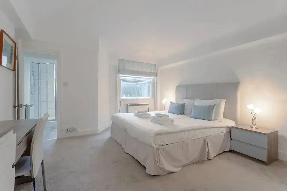 Large & Bright 1 Bed Flat In Piccadilly Circus