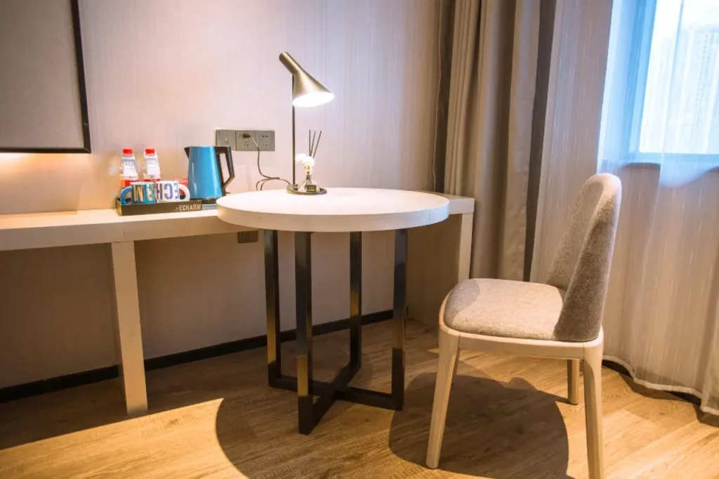 Echarm Hotel (Nanchang Bayi Square Subway Station Wushang MALL)