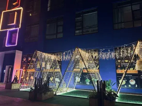 Yiduo Qingju Mofei Hotel