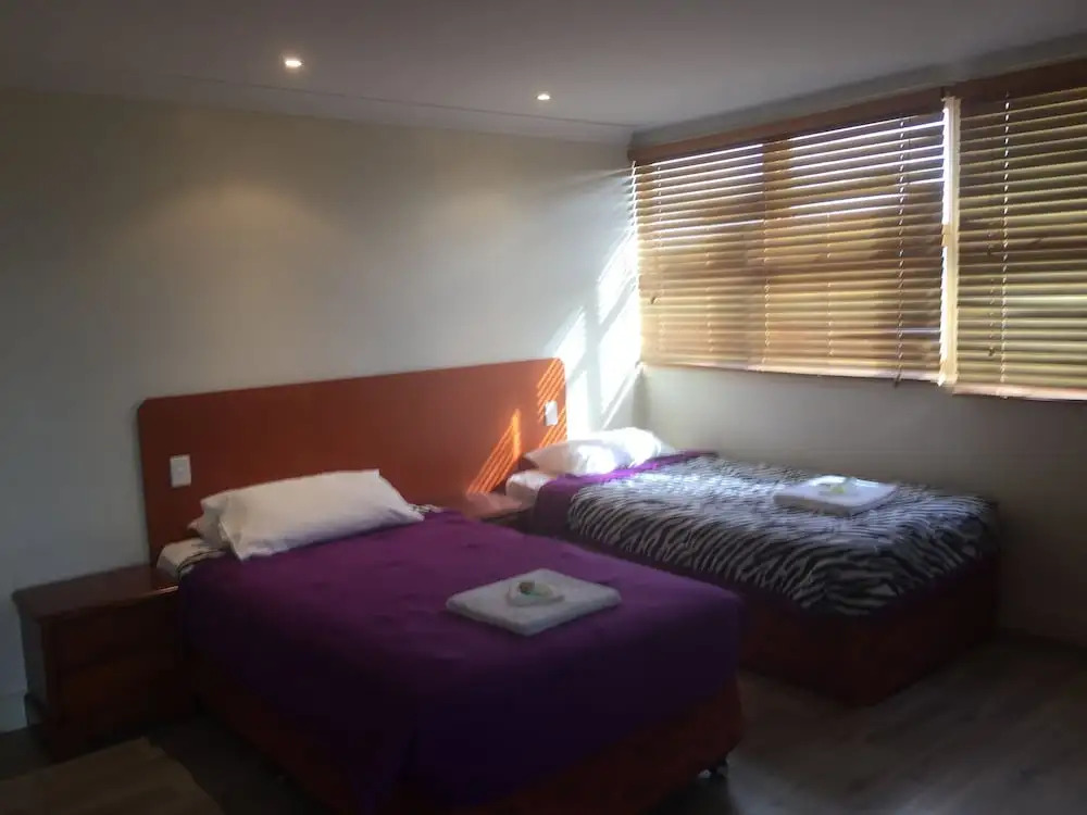Aussie Hotel & Motel