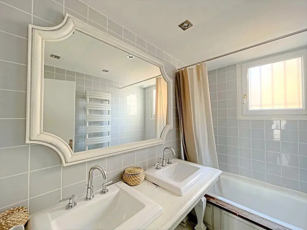 Modern Apartment 20 m from the Sea