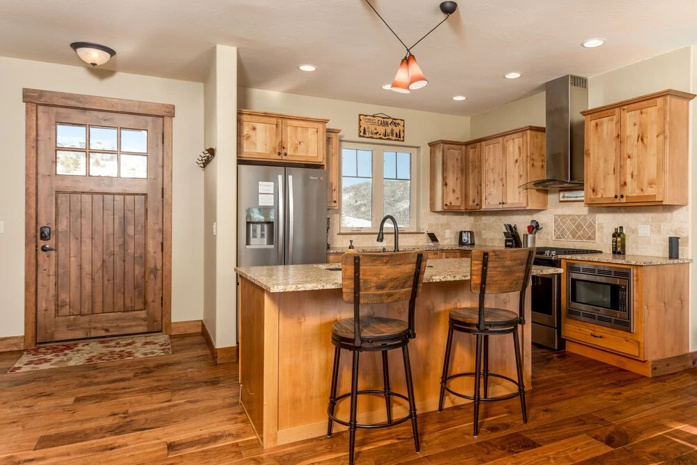 New Listing! Mountain-view Lodge W/ Fireplace And Hot Tub 4 Bedroom Cabin