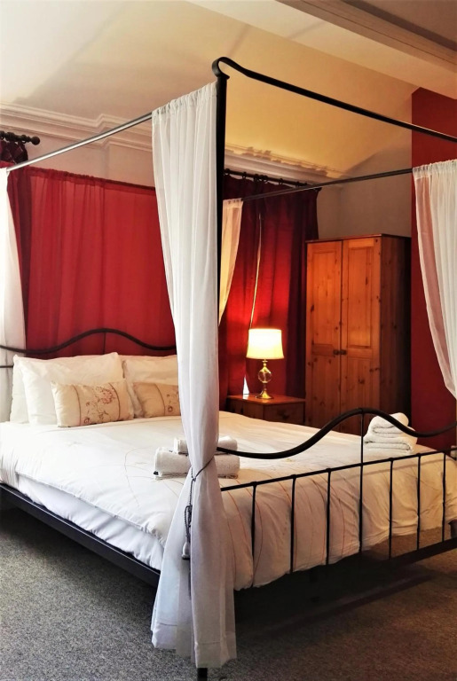 Dukes Folly Hotel