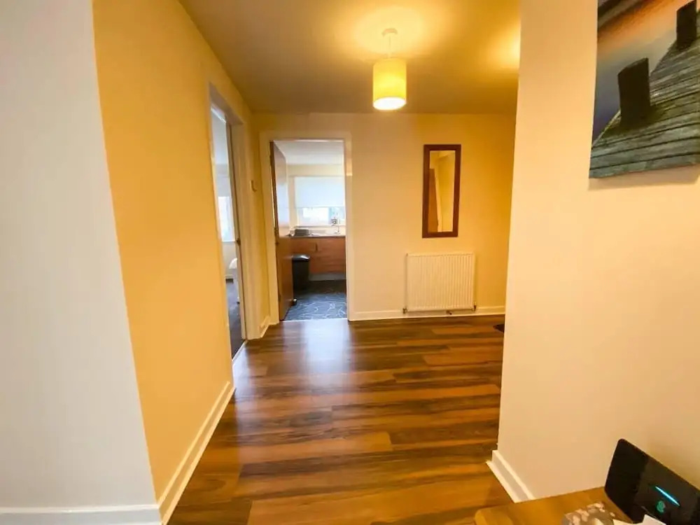 Glasgow Ellerslie Path 2bd Home - Parking