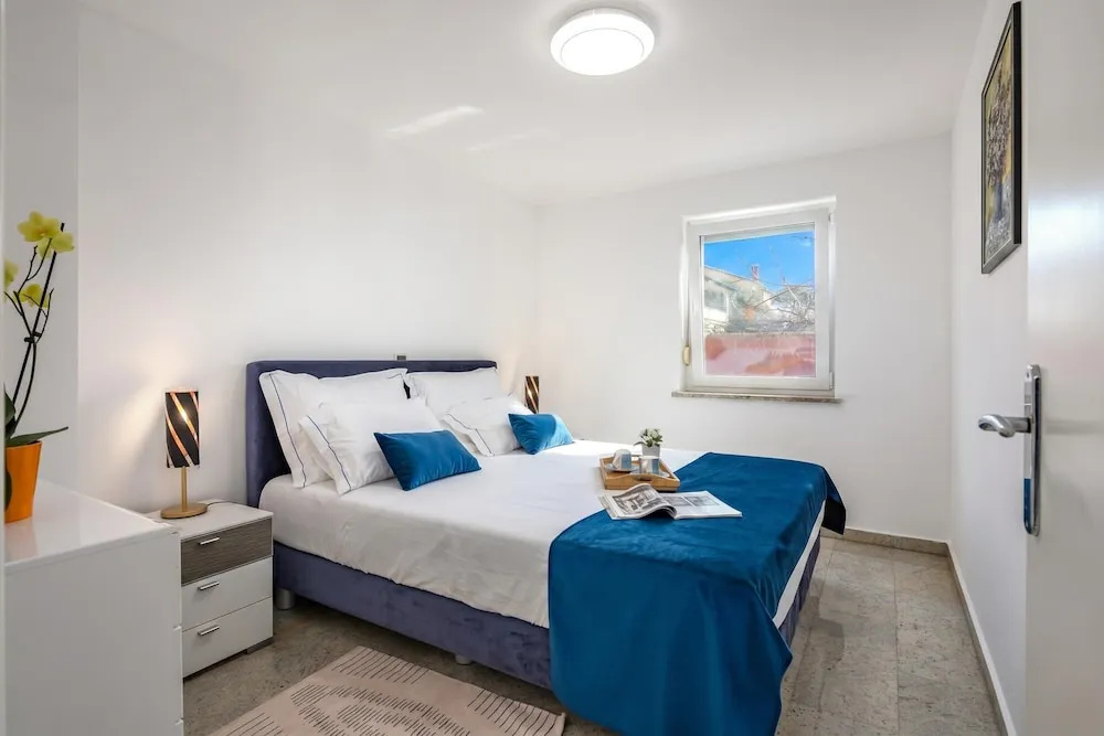 Apartment Ayni With Private Pool