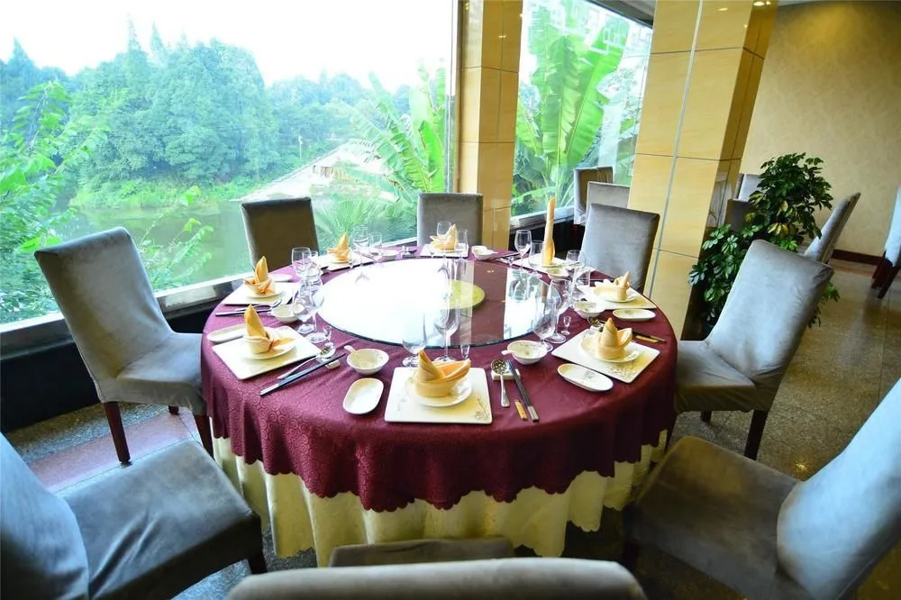 Phoenix Lake Impression Emei Hotel