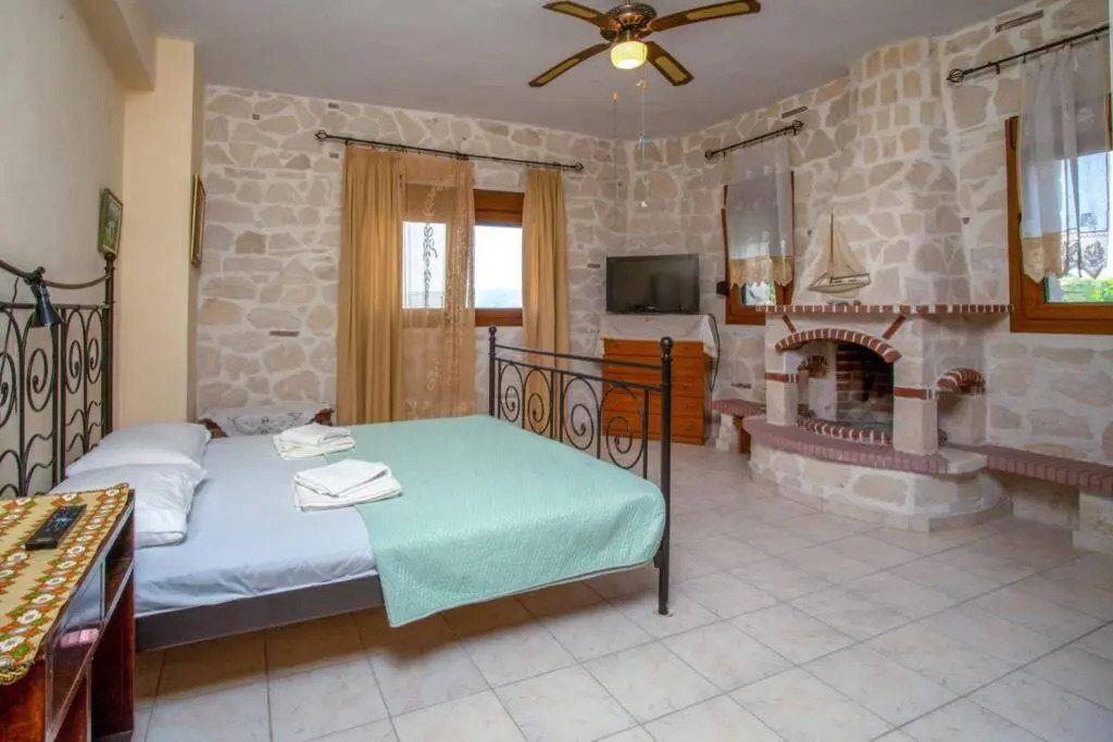Family 5-bdrm villa with sea views on private land