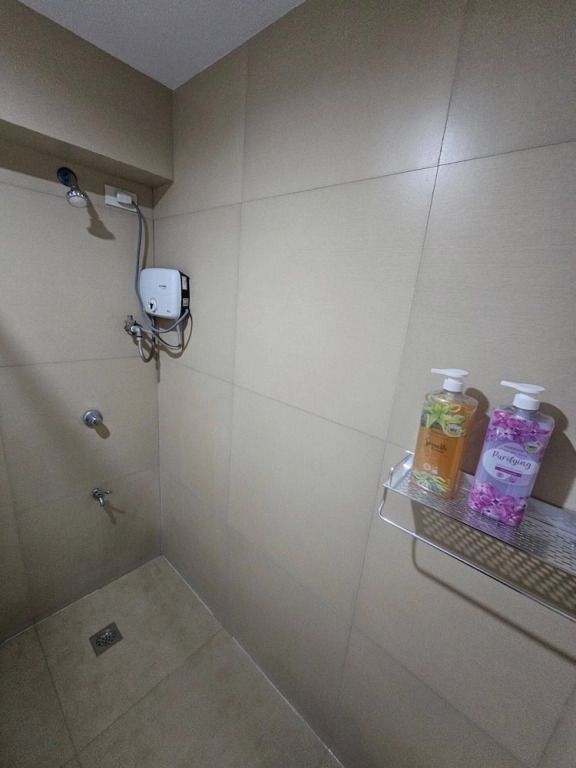 Casa Rosa2 2BR Loft in BGC With 55" Smart TV & 5 pax
