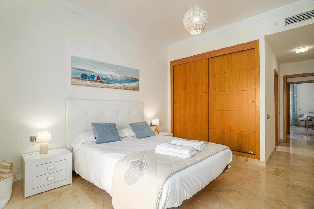 2251-Newly furnished 2 bedrooms with terrace!
