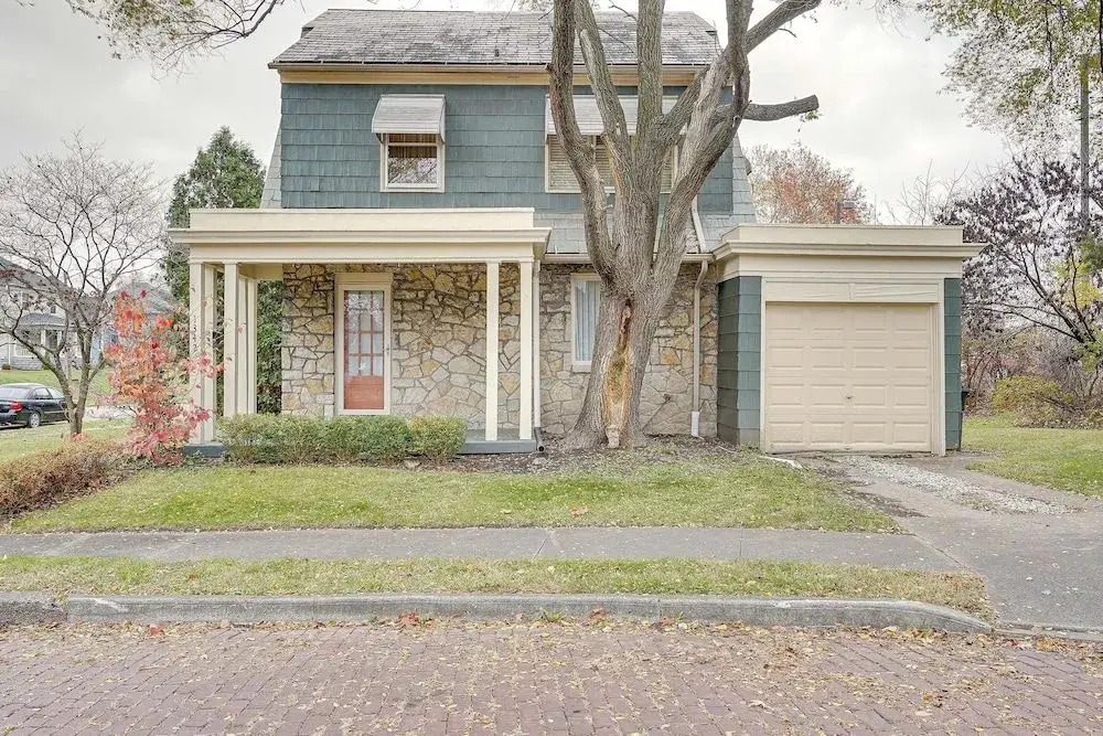 Cozy Zanesville Home ~ 9 Mi to Dillon State Park!