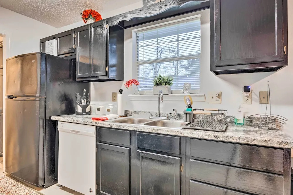 Ocean Springs Home w/ Sunroom ~ 5 Mi to Beach