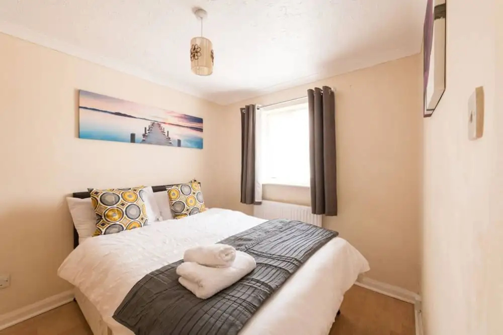 3 Bedroom House in Canning Town With Parking