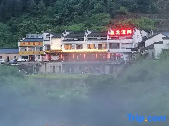 Taohuatan River View Pool Yulongtanpan Inn