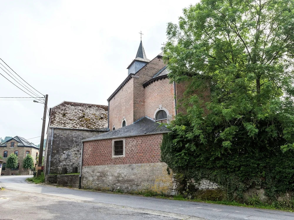 Cosy Chalet in Bomal-Sur-Ourthe with Terrace