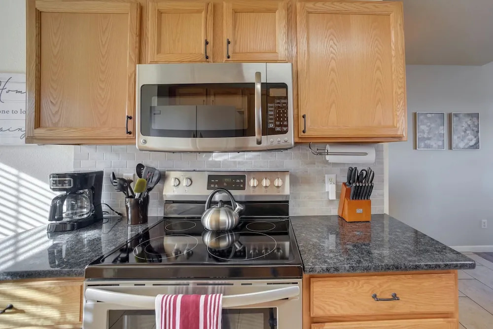 Updated Springs Home - 3 Mi to Garden of the Gods!