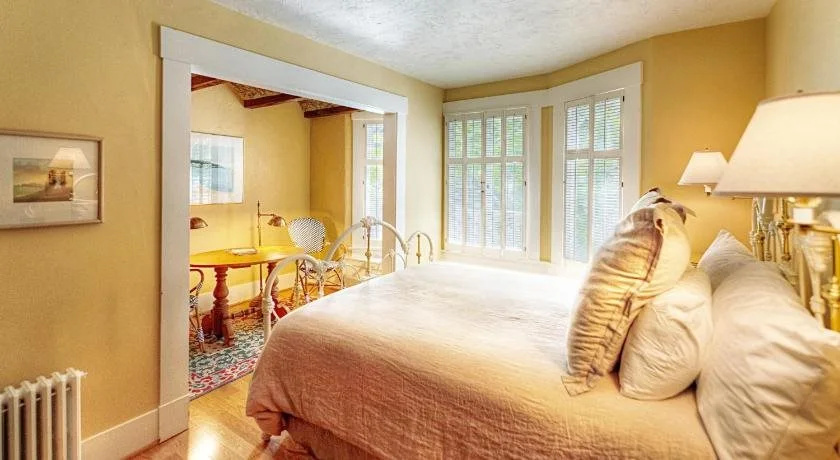 Sea View Inn - Carmel