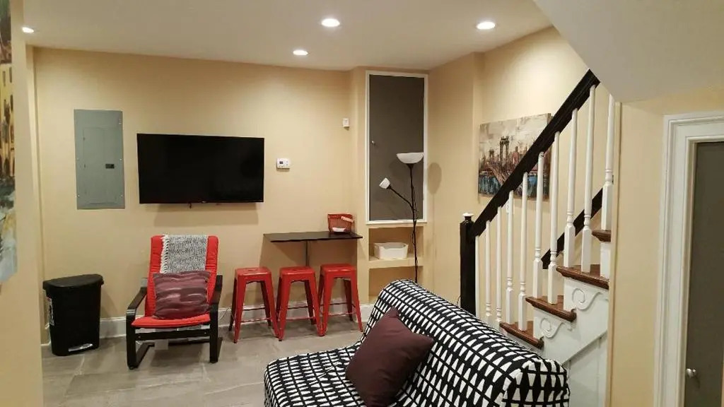 Luxurious DC Townhome ideal for Large Families plus Free Parking