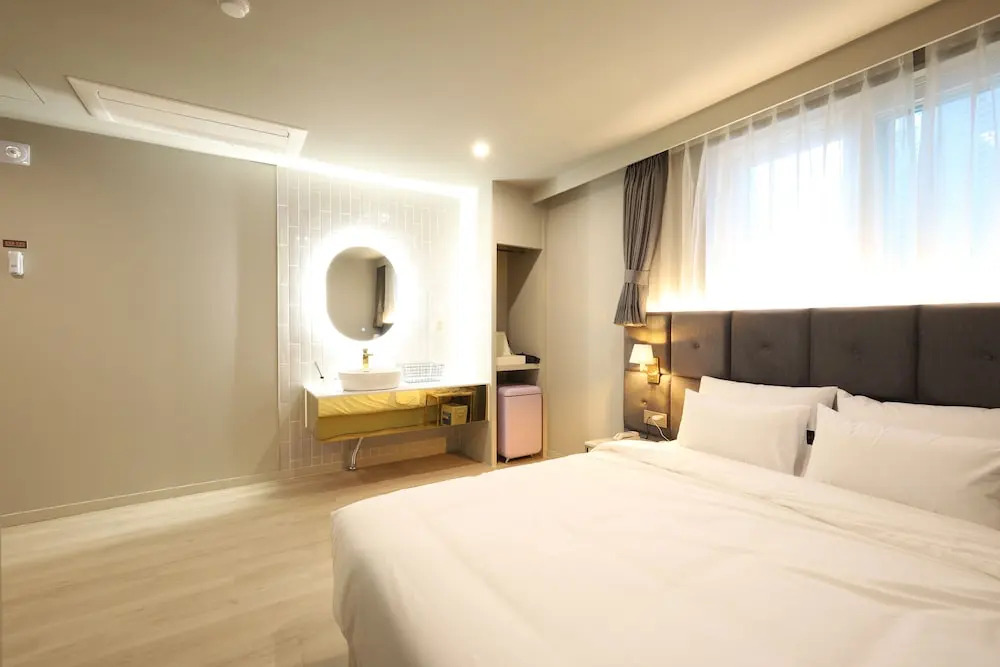 Changwon Denbasta Hotel Myeongseo