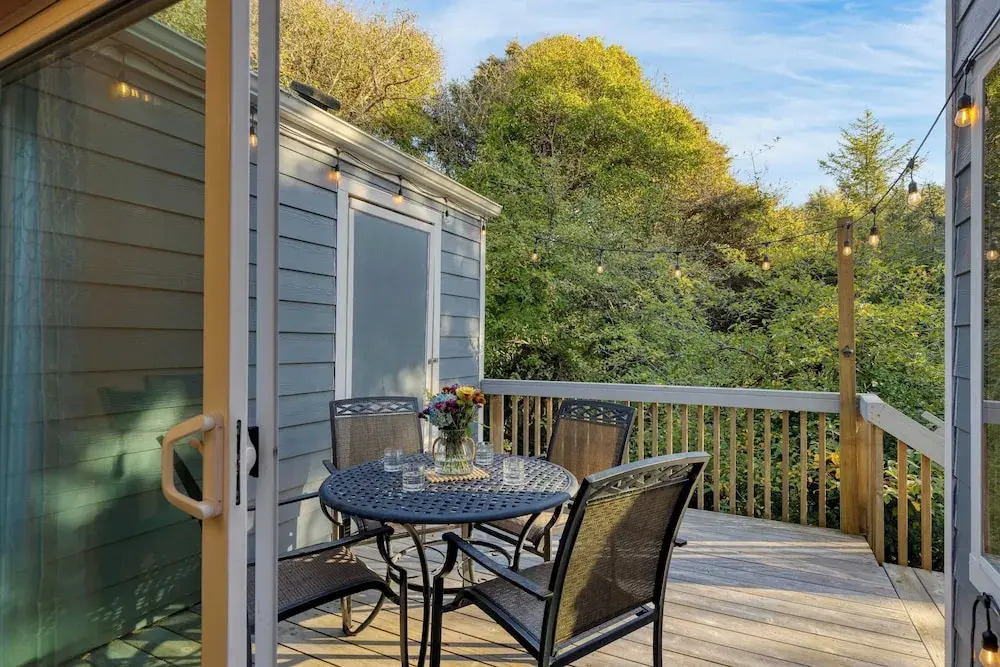 Royal Canoe by Avantstay Walk to the Shore + Cozy Fireplace
